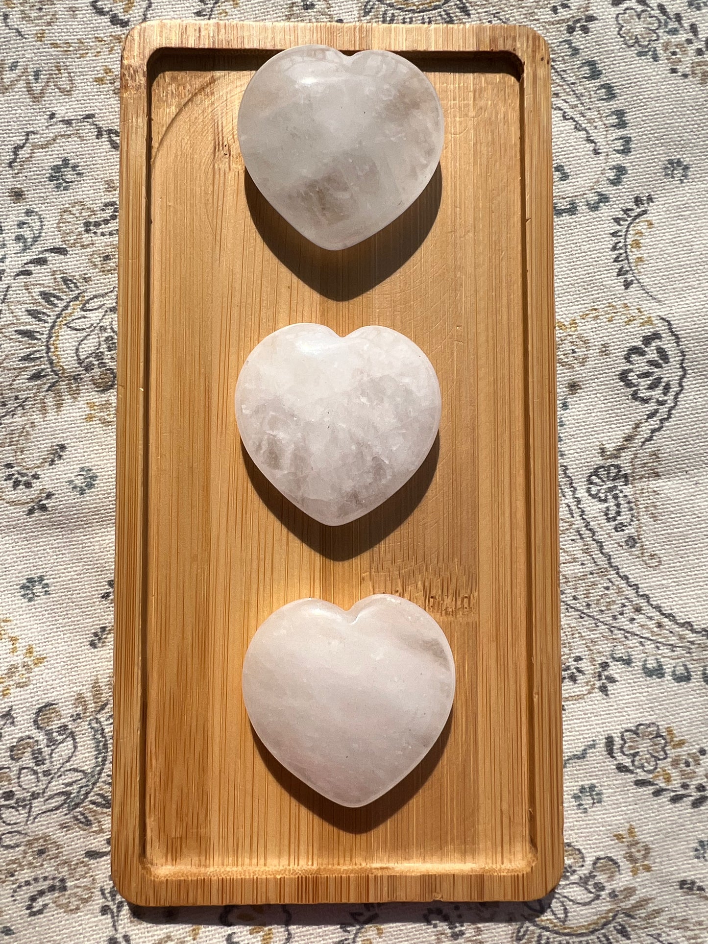 Corazón Plano de Cuarzo Blanco - Amatena Cristales (vídeo al final)