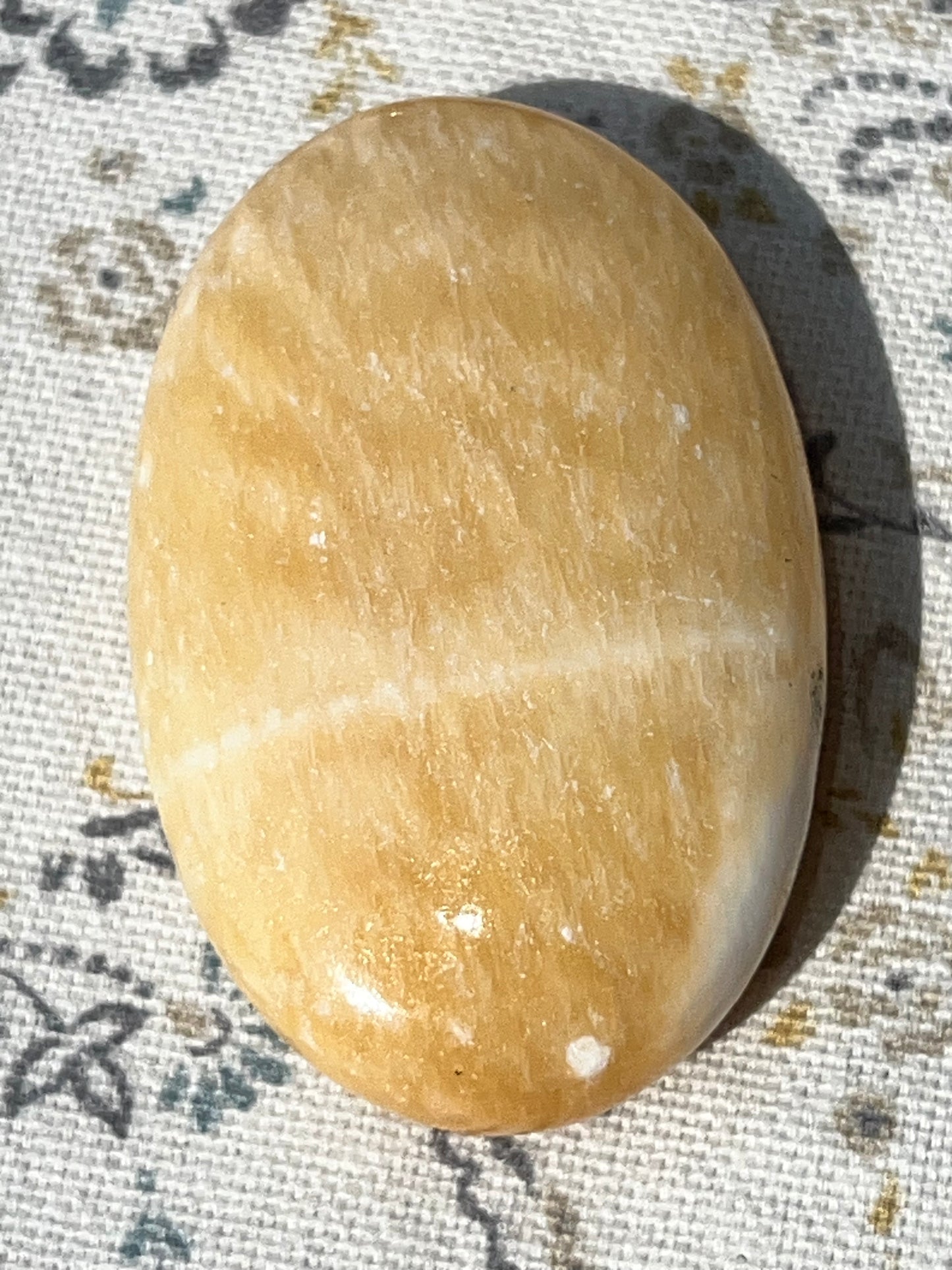 Piedra de Palma/Palm Stone de Calcita Amarilla - Amatena Cristales