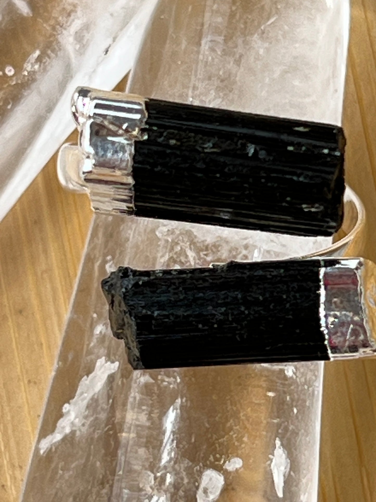 Anillo de Turmalina en Bruto - Amatena Cristales (Ajustable)