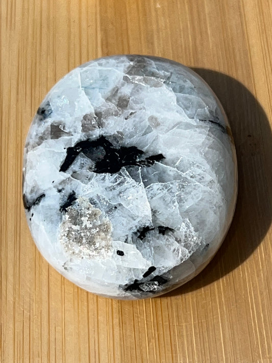 Piedra de Palma/Palm Stone de Piedra Luna - Amatena Cristales