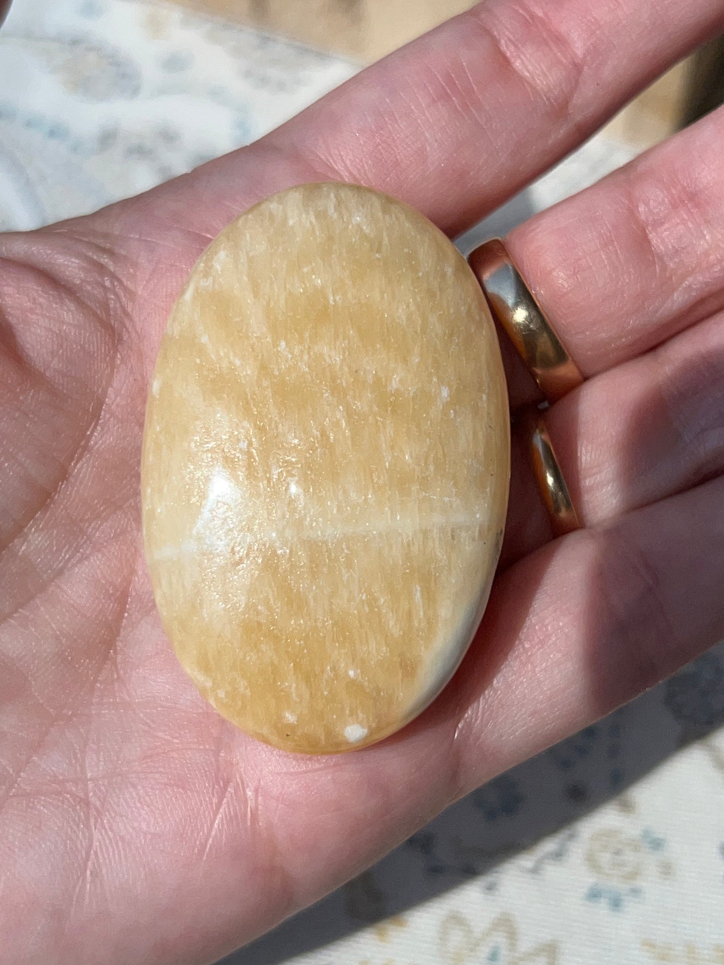 Piedra de Palma/Palm Stone de Calcita Amarilla - Amatena Cristales