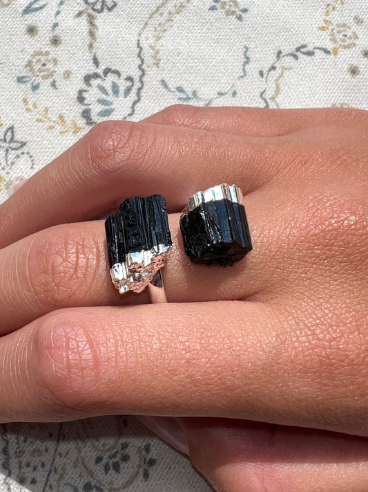 Anillo de Turmalina en Bruto - Amatena Cristales (Ajustable)