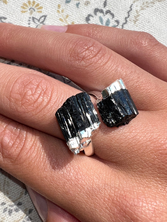 Anillo de Turmalina en Bruto - Amatena Cristales (Ajustable)
